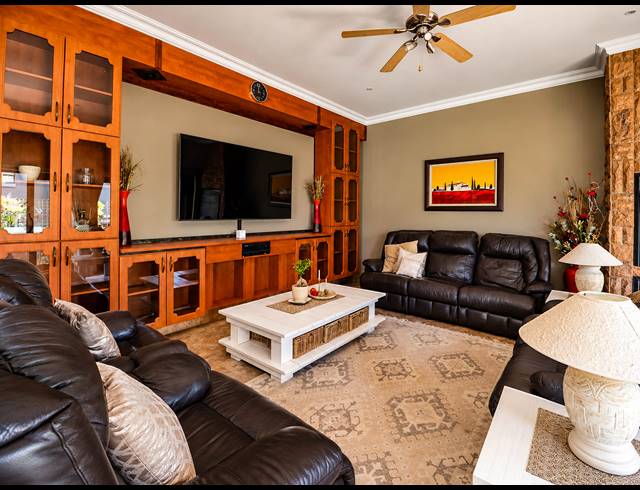 5 BEDROOM FREEHOLD FOR SALE IN MIDSTREAM ESTATE